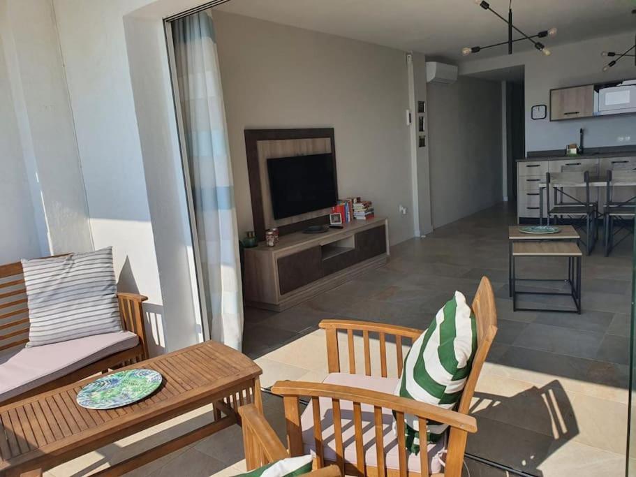 Front Mer - Sublime Appartement Moderne Et Confortable 埃斯特波纳 外观 照片